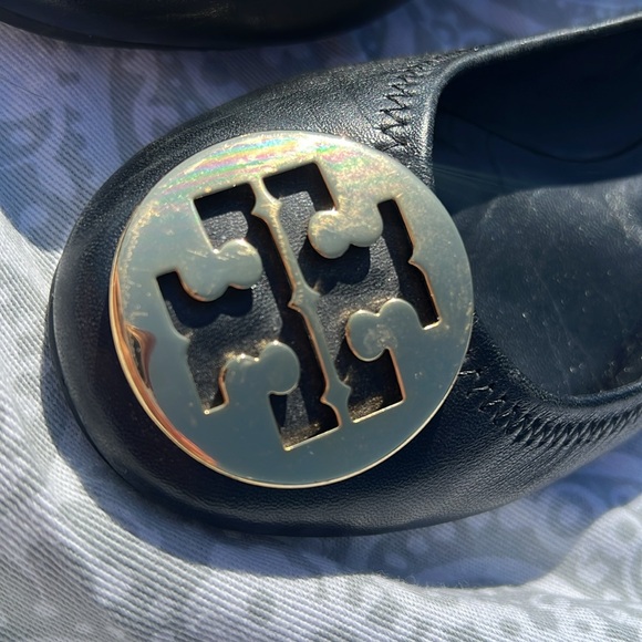 Tory Burch Black Flats Sz 5 Gold Logo - Picture 12 of 16